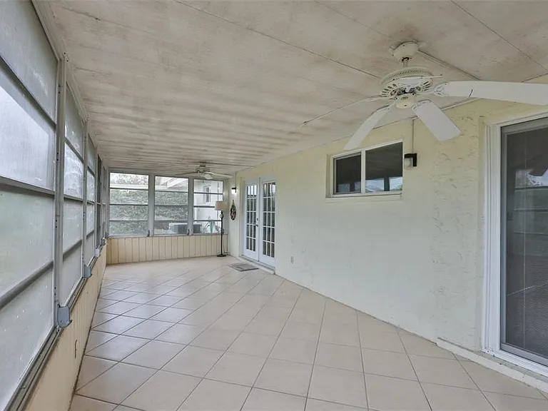207 Islip Way — Photo 24