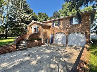 212 Carrow Cir, Marshall, MN 56258