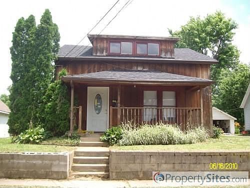 2nd image of 216 Mary Ellen St