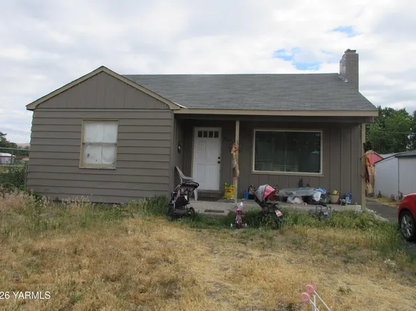 907 S 8th Ave, Yakima, WA 98902