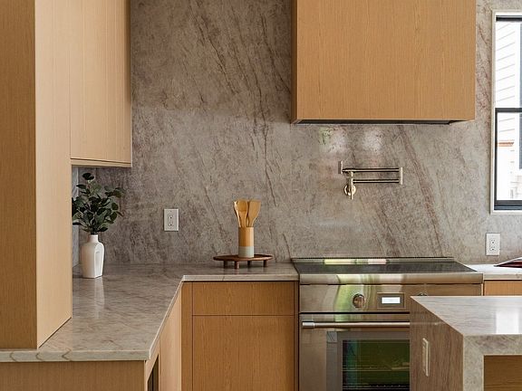 4th image of 11 Mount Auburn St #11