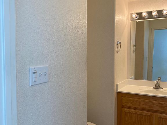 1/2 Bathroom