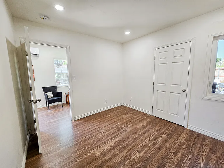 11345 Calvert St — Photo 9