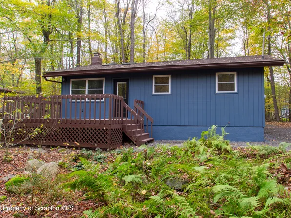 51 Lyman Ln, Gouldsboro, PA 18424