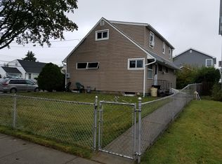 33 Vincent Rd, Hicksville, NY 11801