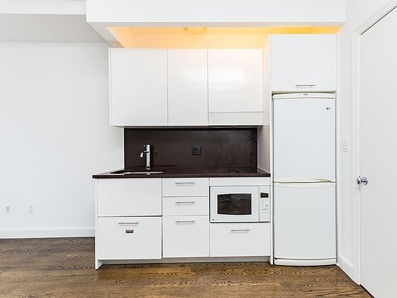 4th image of 212 W 91st St APT 233