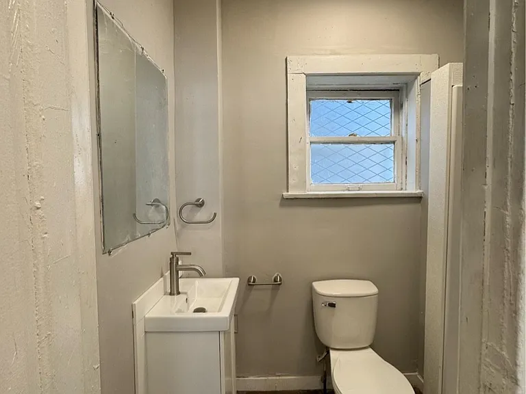 624 Walnut St #1 — Photo 7