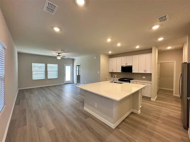 501 Dorothy Dr — Photo 4