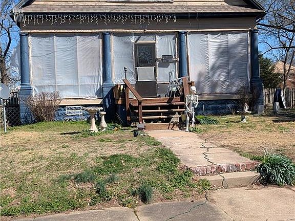 3rd image of 403 S Adams St