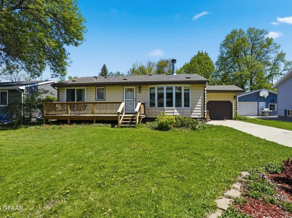 407 Mero Ct SE, East Grand Forks, MN 56721