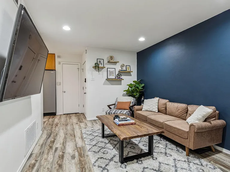4044 Buena Vista St #117 — Photo 8