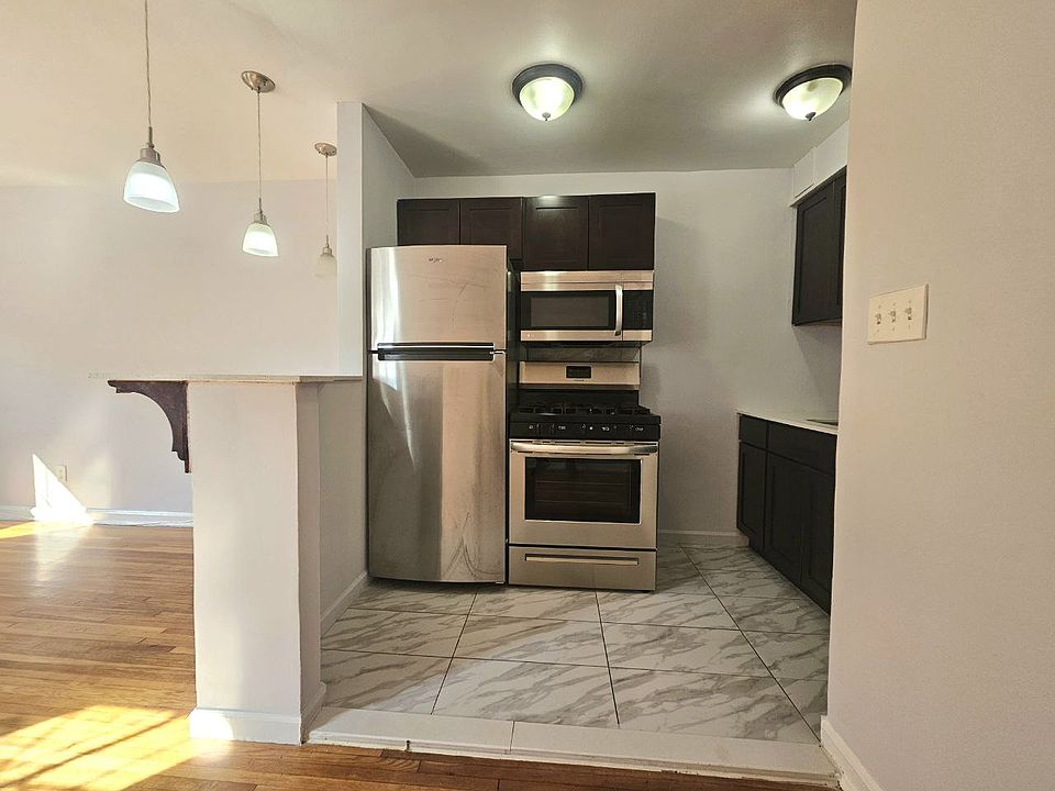 2nd image of 26 Beaumont Pl APT 3J