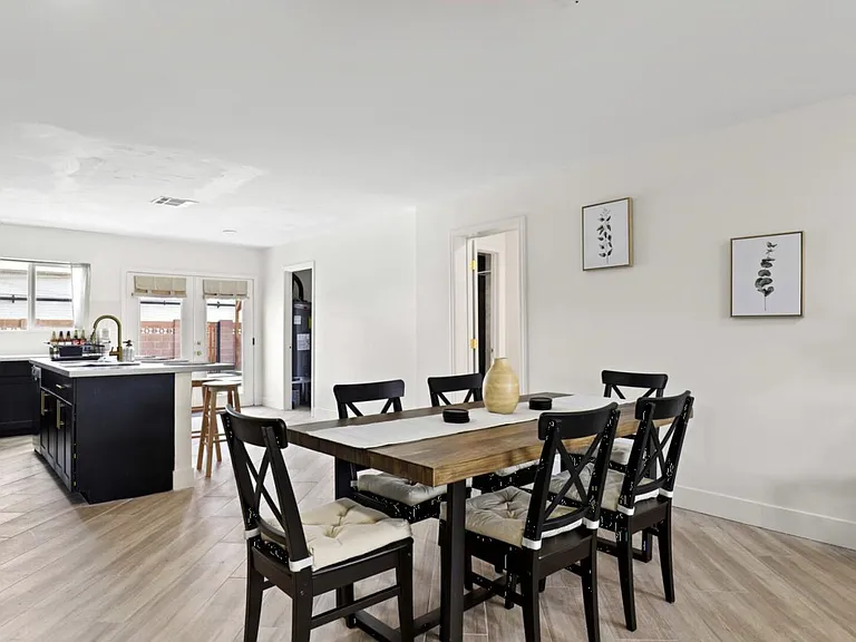 2241 N Sunset Dr — Photo 8
