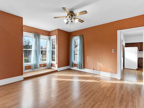3rd image of 512 N Lincoln Ave