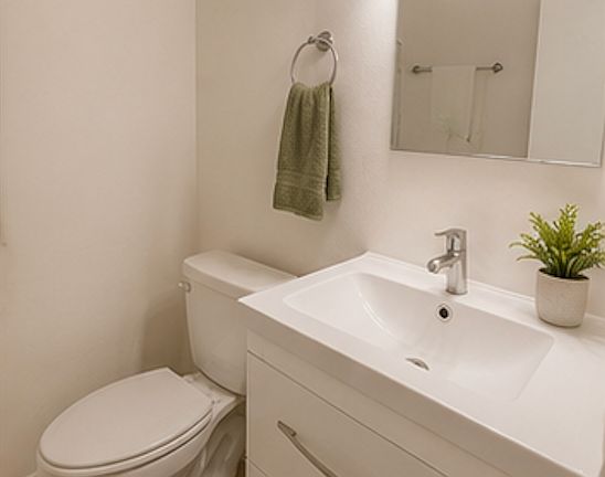 3rd image of 400 S Berendo St APT 305