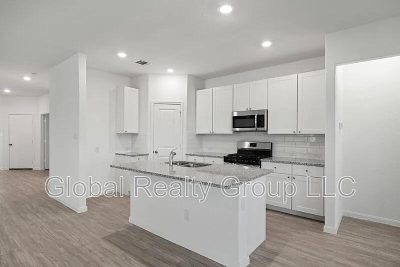3 bed, 2.0 bath, 1904 sqft, $1,825 — Photo 4