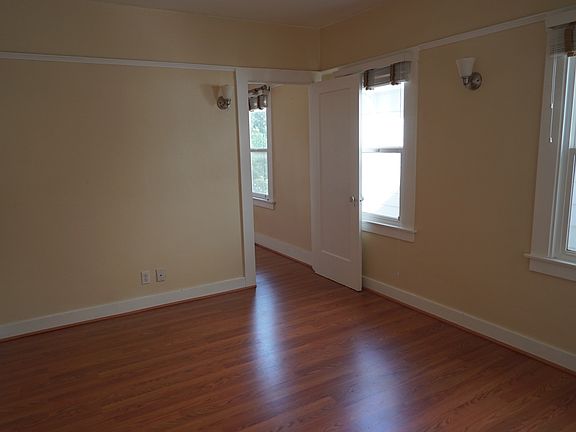 4th image of 1018 25th St APT 2