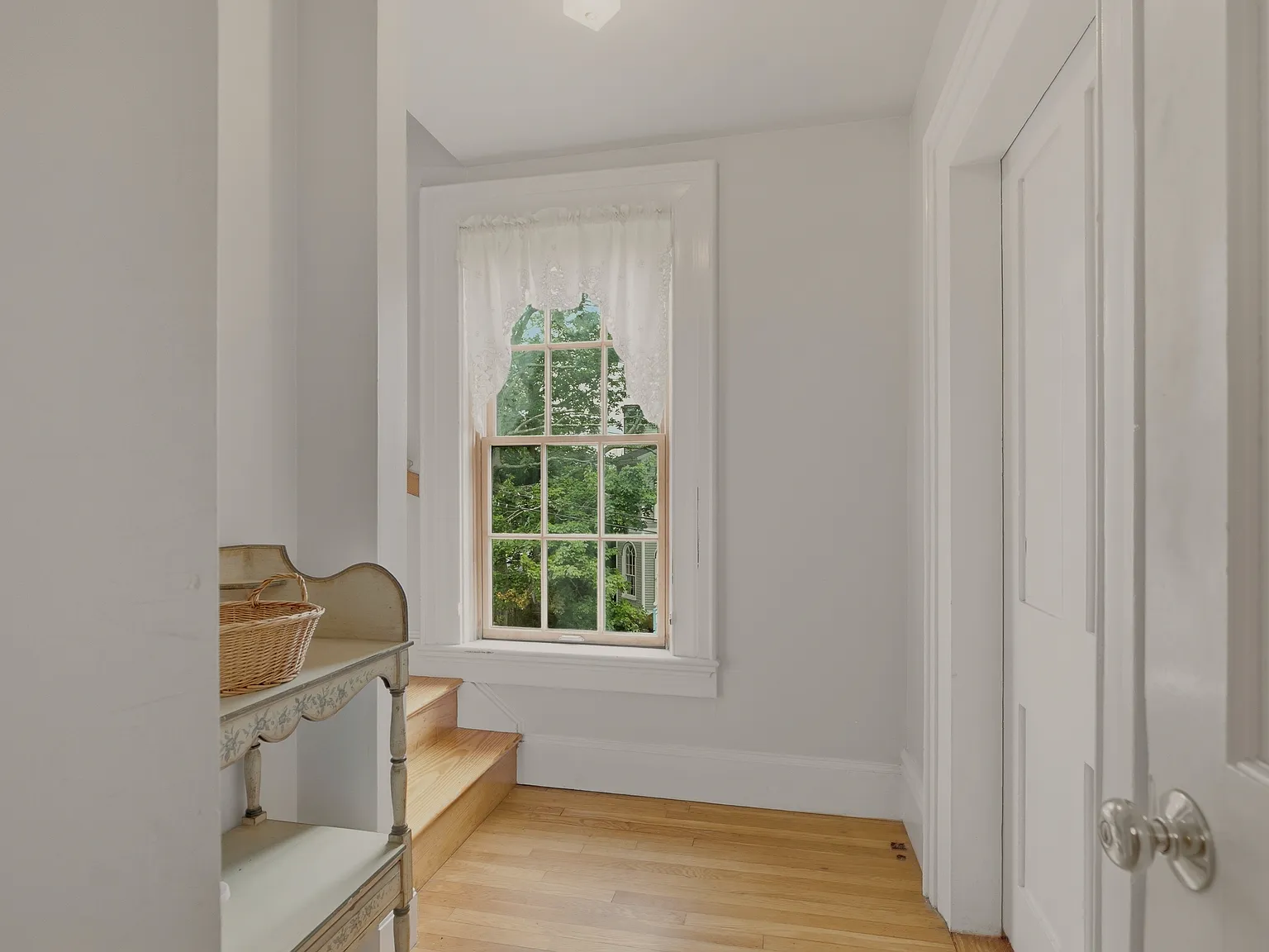 3 bed, 1000 sqft, $3,400 — Photo 3