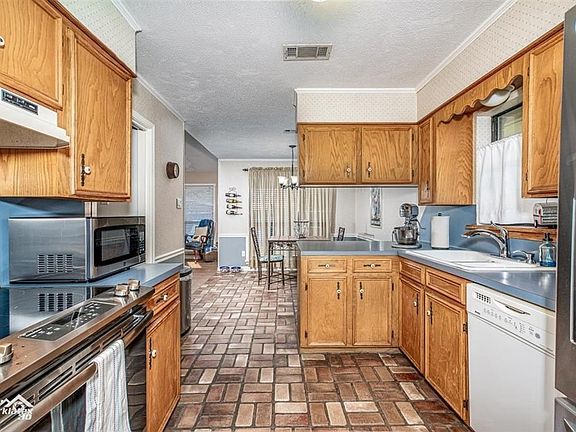 2nd image of 5405 Mary Dr