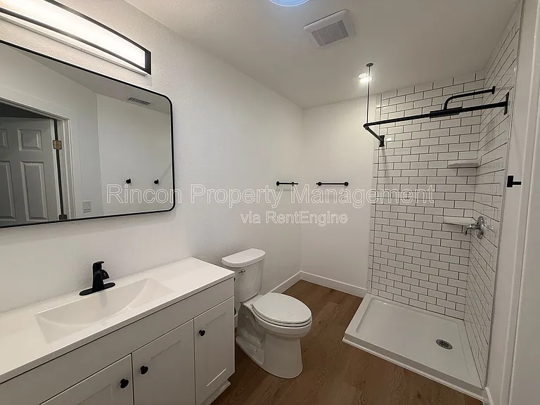 607 Lemon Way #B — Photo 22