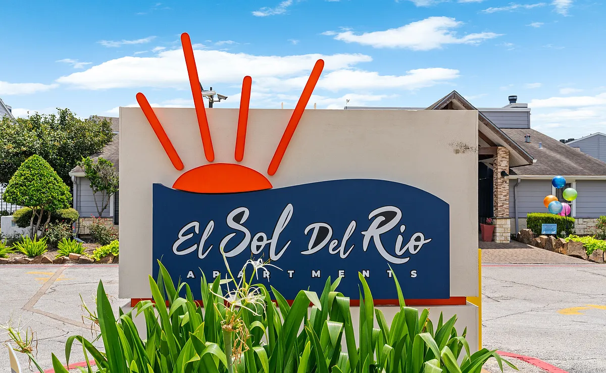 Building Photo - El Sol Del Rio