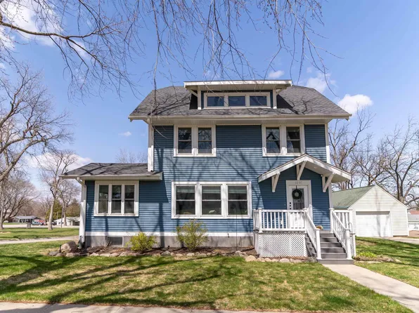 1207 H Ave, Grundy Center, IA 50638