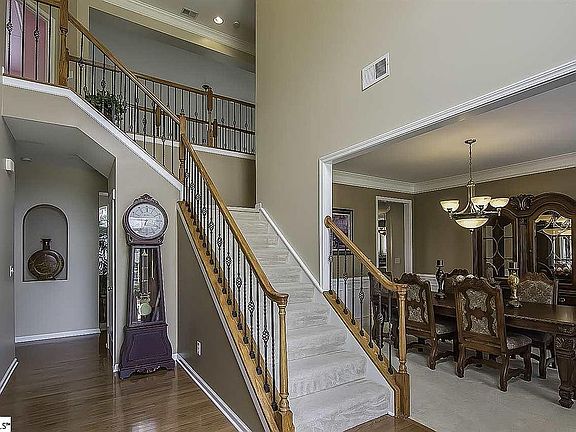3rd image of 105 Wynterhall Dr