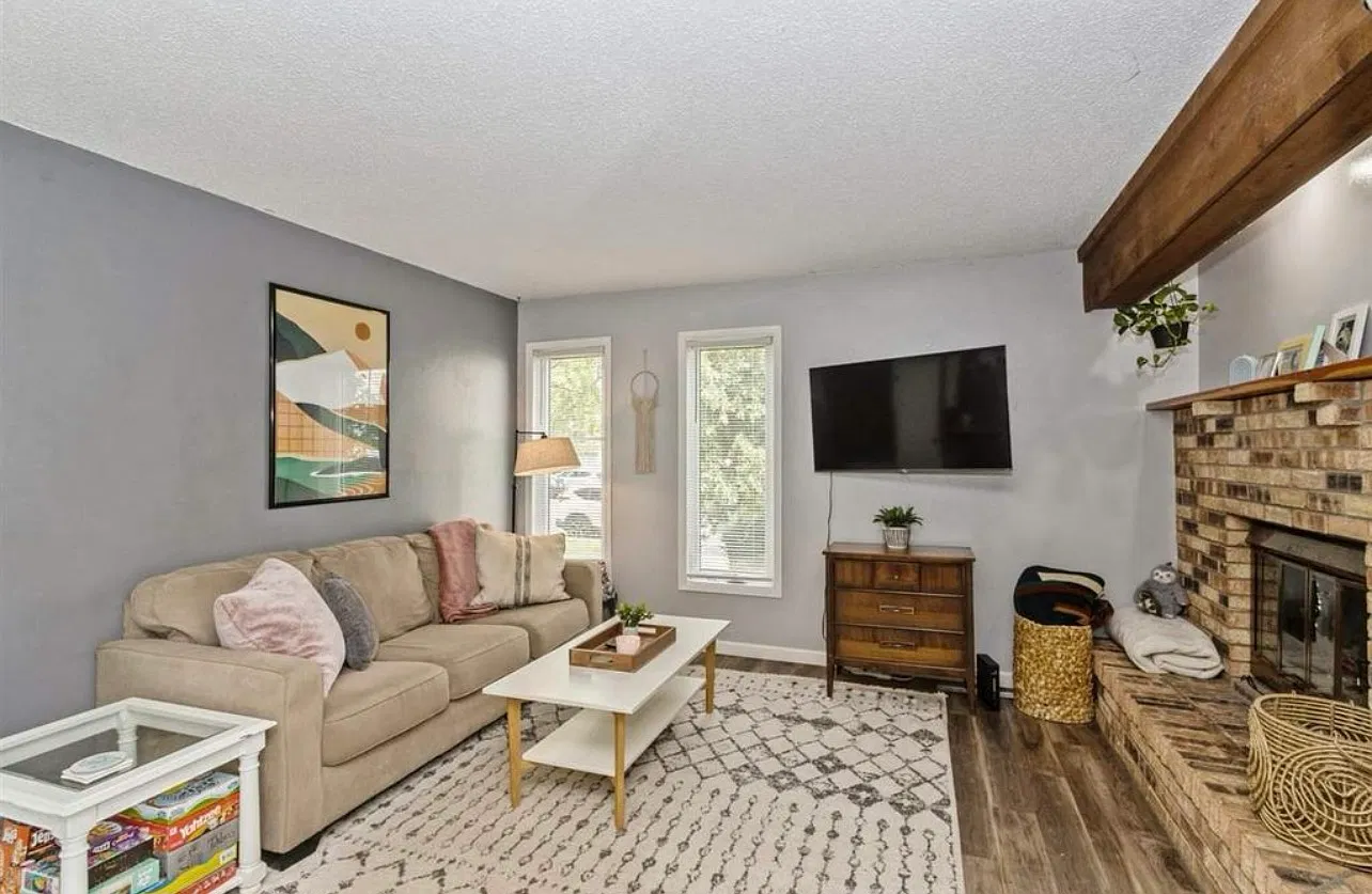 2 bed, 896 sqft, $1,250 — Photo 3