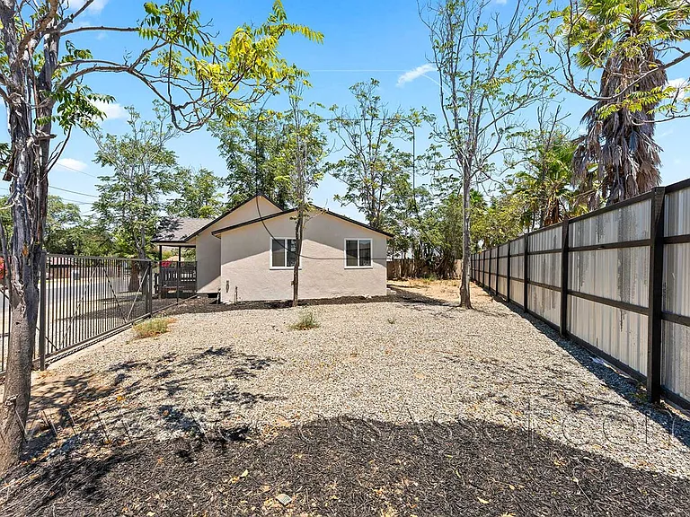434 Highland Ave — Photo 19
