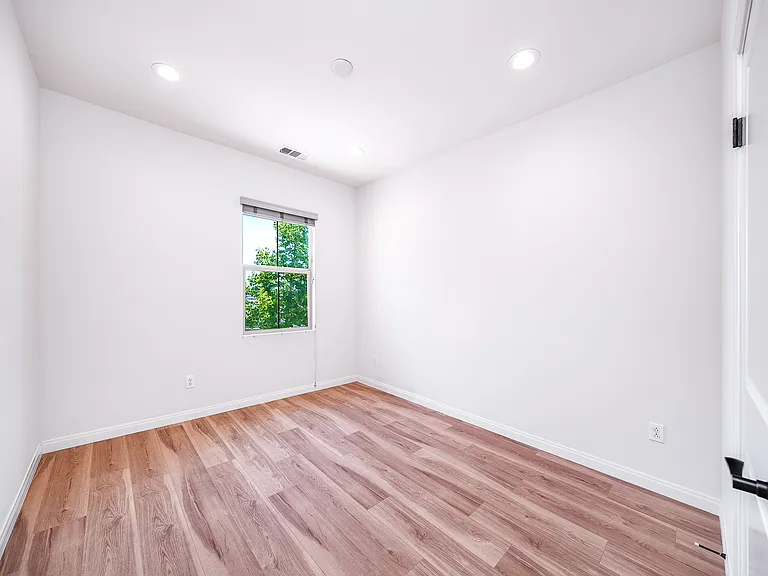 2533 Almeria Ln — Photo 13