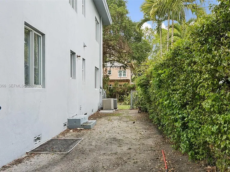 435 NE 69th St #2 — Photo 10