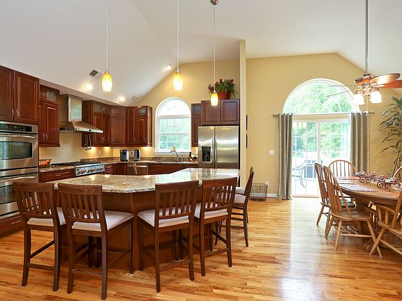 3rd image of 15 Albert Ln