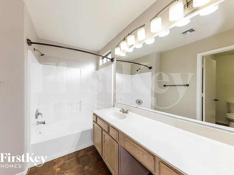 12807 W Voltaire Ave — Photo 14