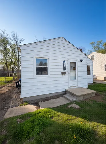 1828 W Leafland Ave Photo 1