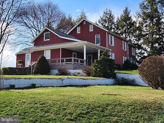 2nd image of 2575 Valley Rd