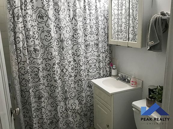 4th image of 2300 N Sheffield Ave #2300-202