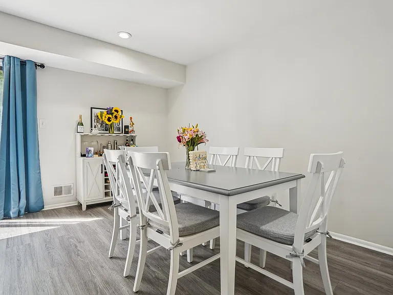 165 Essex Ave #110 — Photo 4