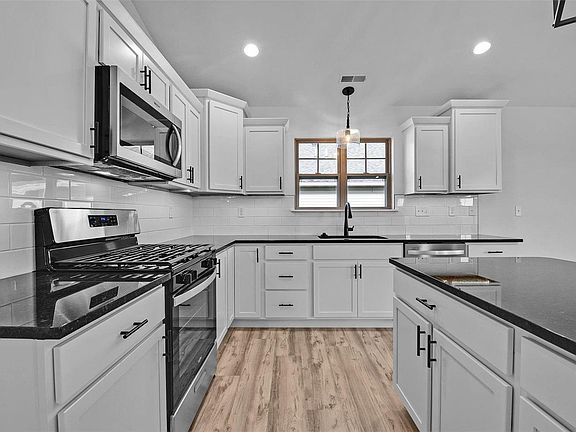 3rd image of 2442 Jane Cir