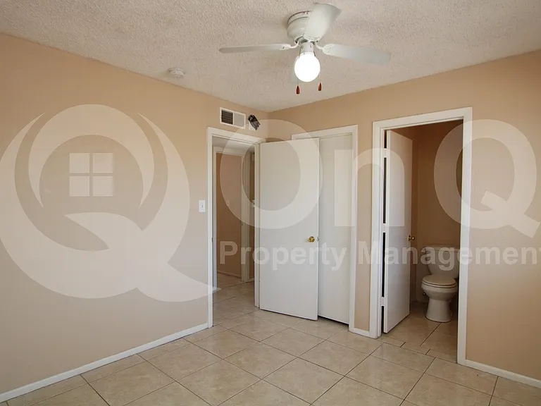 4312 E Burgess Ln — Photo 11