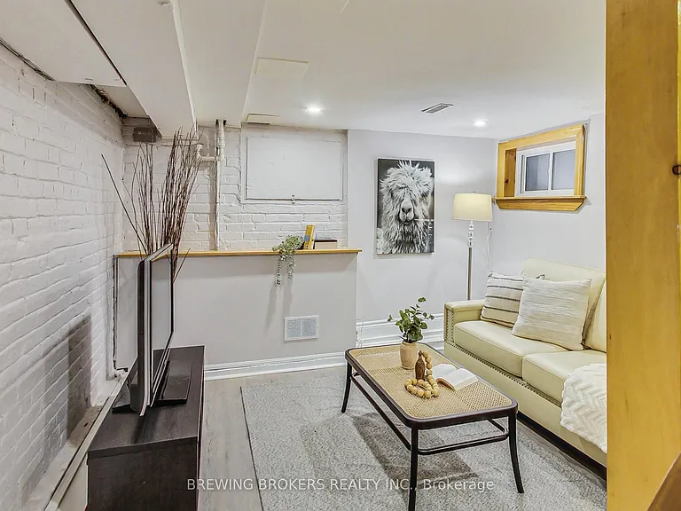 98 Moberly Ave — Photo 20