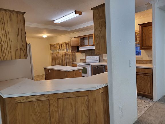 3rd image of 413 N Oak St