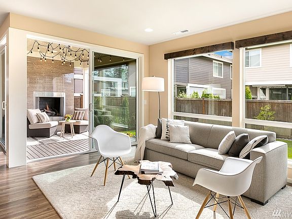 Oversized windows light up the rooms with beautiful natural lighting. 