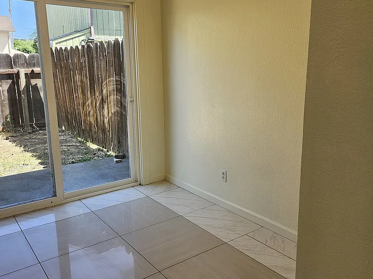 127 Villa Ct #6 — Photo 11