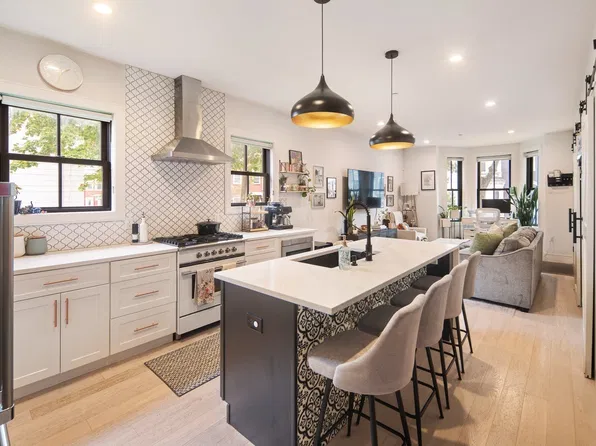 228 Webster St #1, Boston, MA 02128