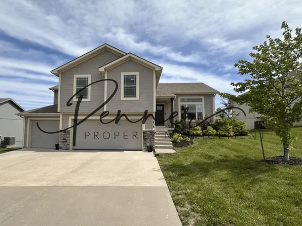 1206 Cooper Dr, Raymore, MO 64083