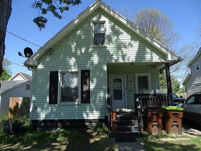 409 Comstock St — Photo 1