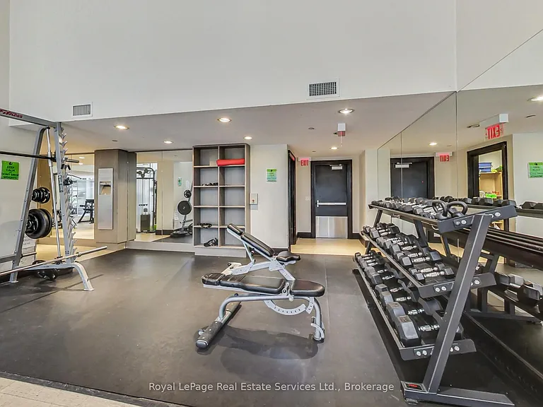 438 King St W #402 — Photo 25