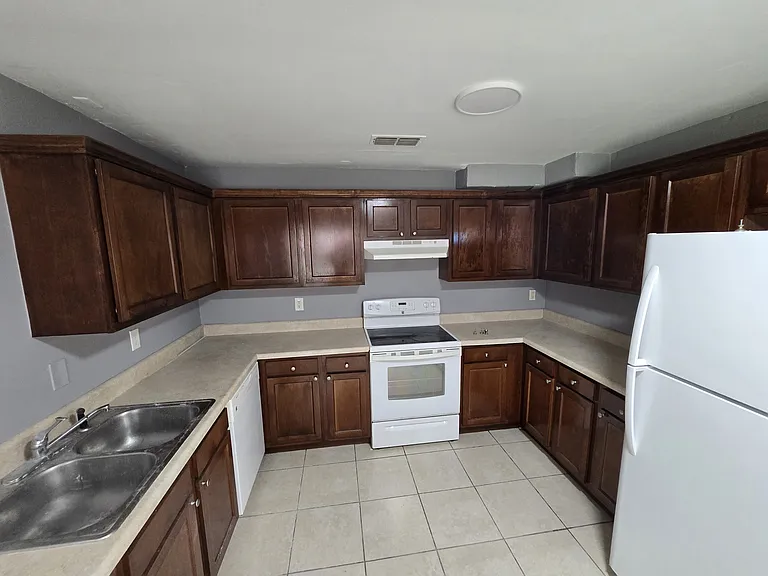 5069 Neponset Ave — Photo 6