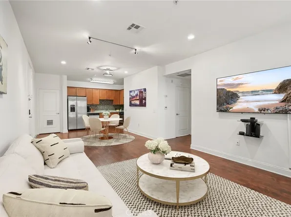 6938 Laurel Canyon Blvd Unit 204, North Hollywood, CA 91605