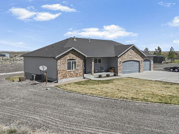 2nd image of 221 Glenvista Dr